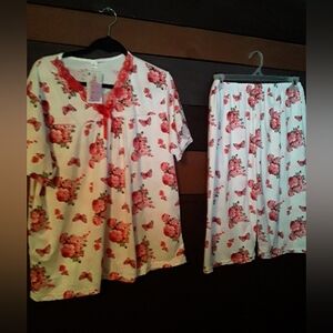 NWT 2XL/XXL Gorgeous Short Sleeve Beautiful feminine Pajama set White & Flowers